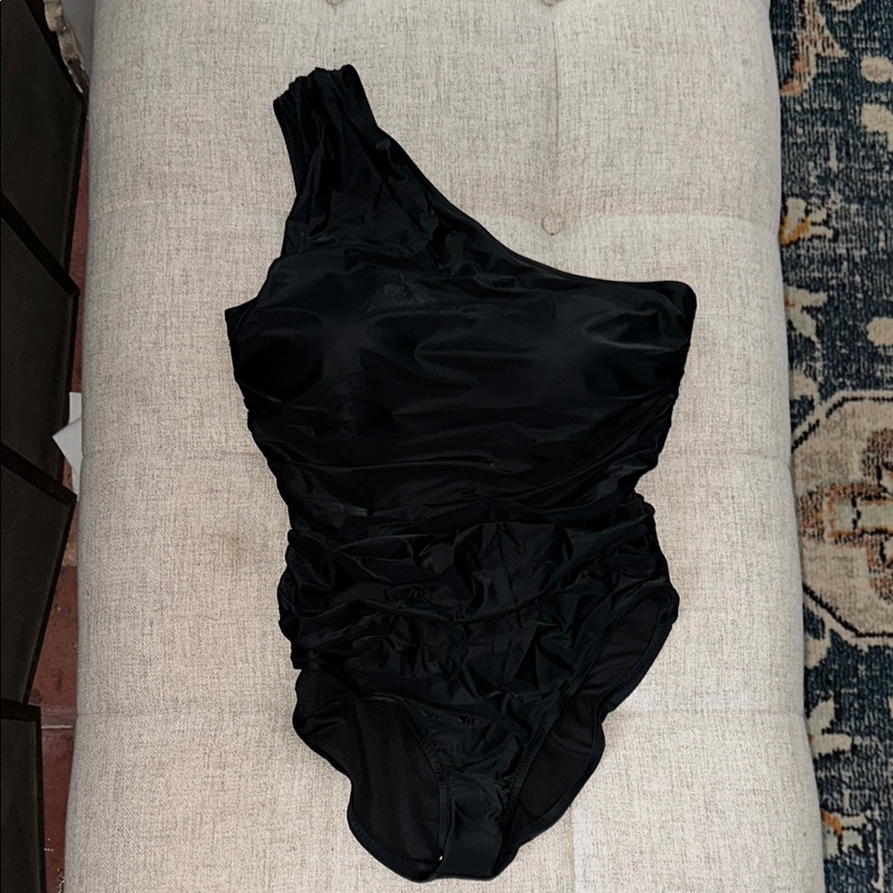 One-Shoulder Black Women’s Swimsuit